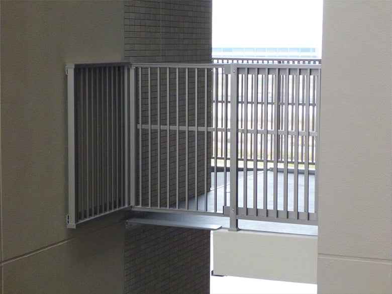 手すり型エキスパンションジョイント「Sraidi-α(スライディーアルファ)」