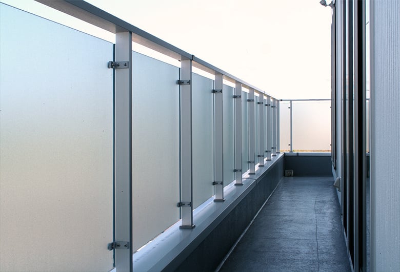 住宅用手すり付笠木「シルクライト」