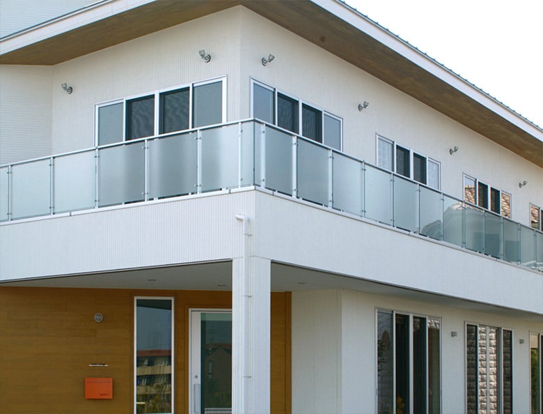 住宅用手すり付笠木「シルクライト」