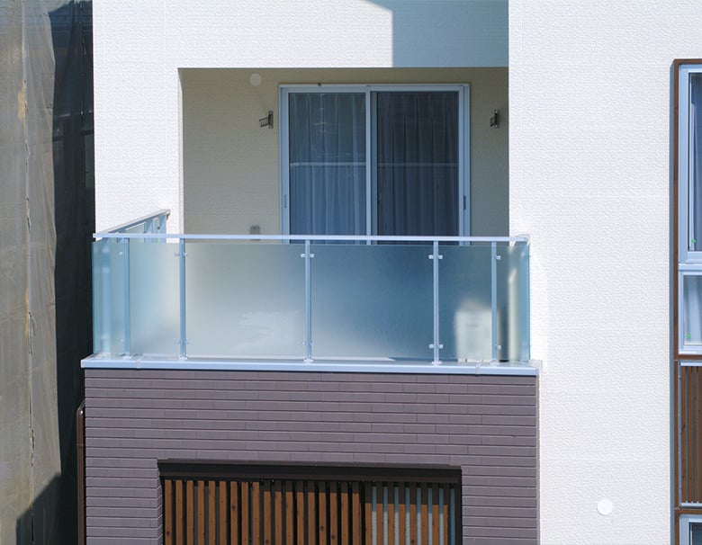 住宅用手すり付笠木「シルクライト」