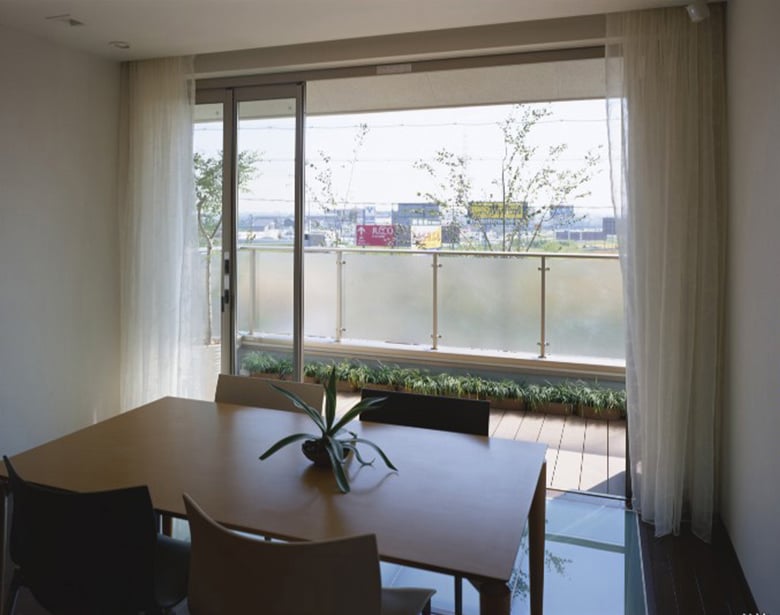 住宅用手すり付笠木「シルクライト」