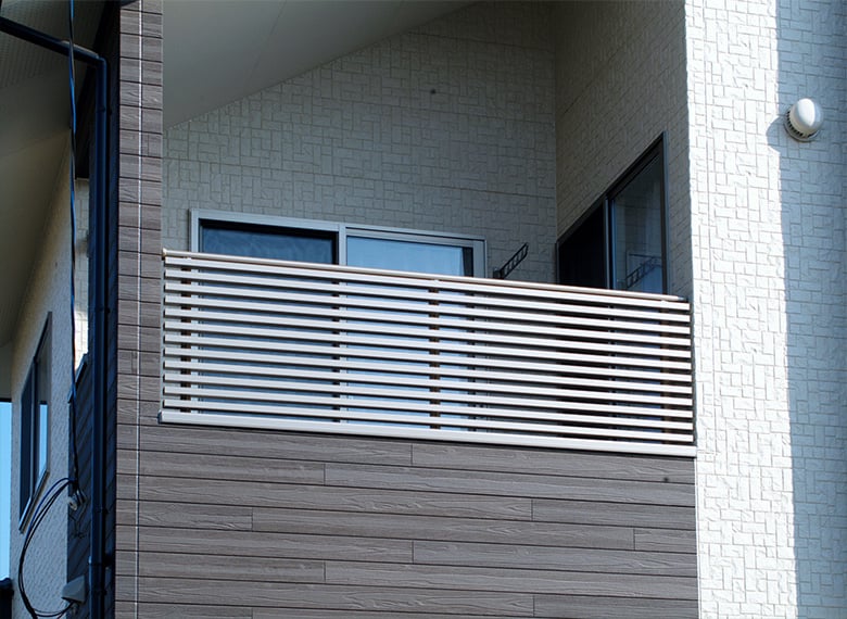 住宅用手すり付笠木「シルクライト」