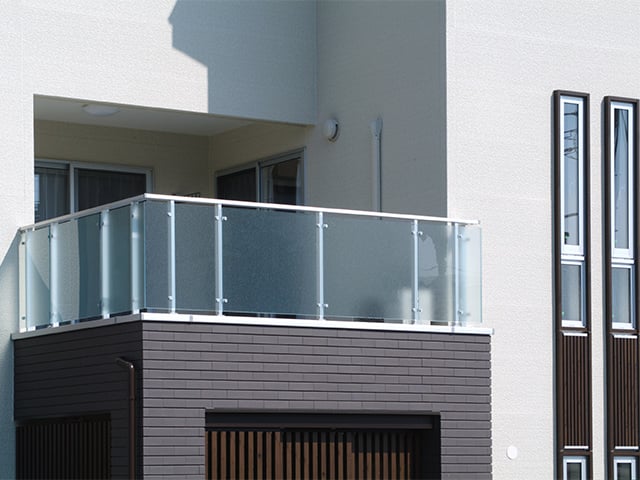 住宅用手すり付笠木「シルクライト」