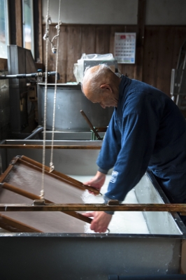 和紙製作の様子/和紙屋(株式会社杉原商店)