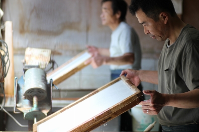 和紙製作の様子/和紙屋(株式会社杉原商店)