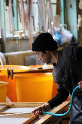 和紙製作の様子/和紙屋(株式会社杉原商店)