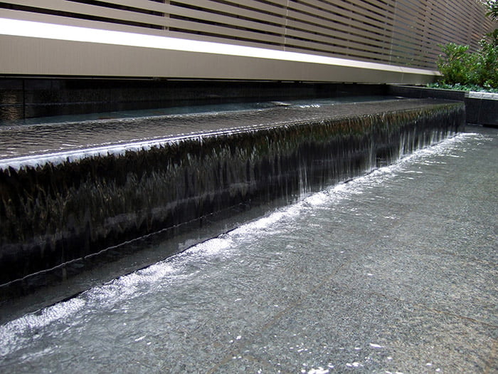 空間水演出【オーバーフォール・人工滝】