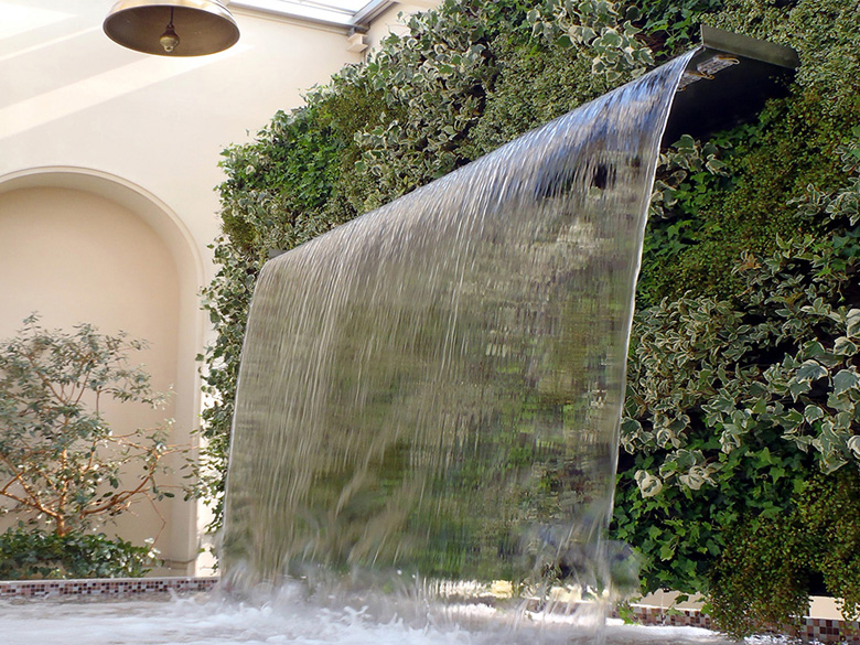 空間水演出【オーバーフォール・人工滝】