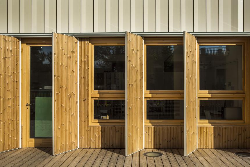 高熱乾燥処理木材パインサーモウッド