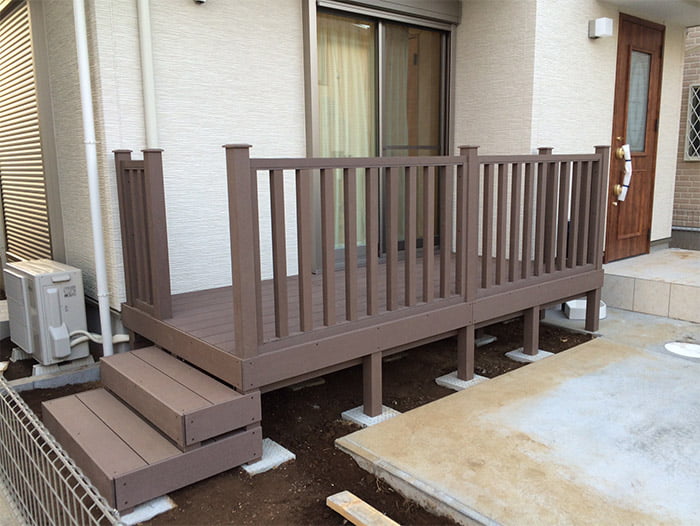 高耐久で美しい人工木“ERデッキ”