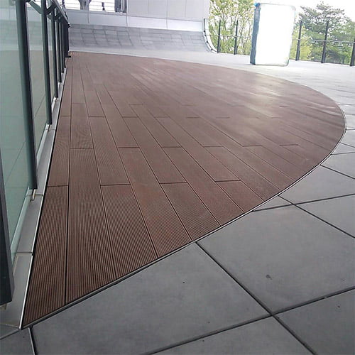 高耐久で美しい人工木“ERデッキ”