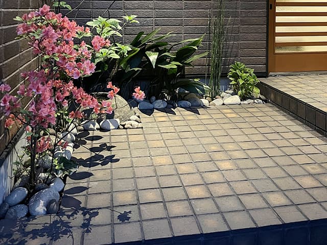 リサイクルタイル「eco Revo(エコレボ)」暁 / 株式会社エクシィズ