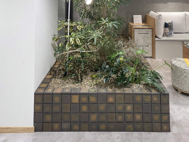 リサイクルタイル「eco Revo(エコレボ)」暁 / 株式会社エクシィズ