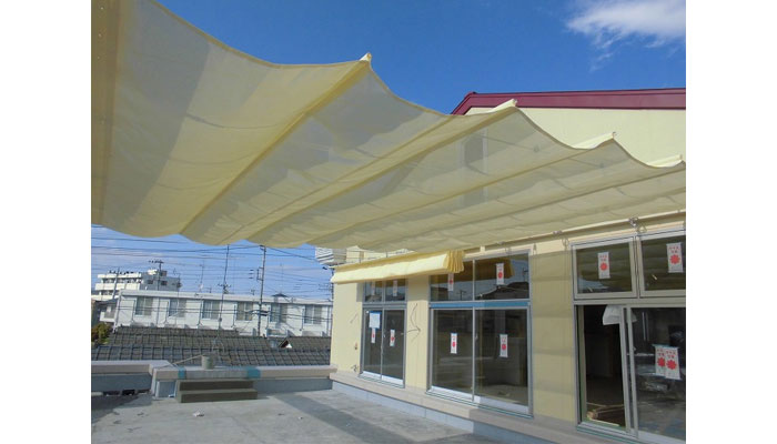 屋根開閉式テント