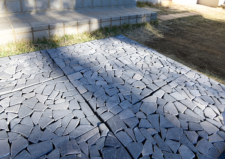 防草シート付き天然石マット/株式会社山善