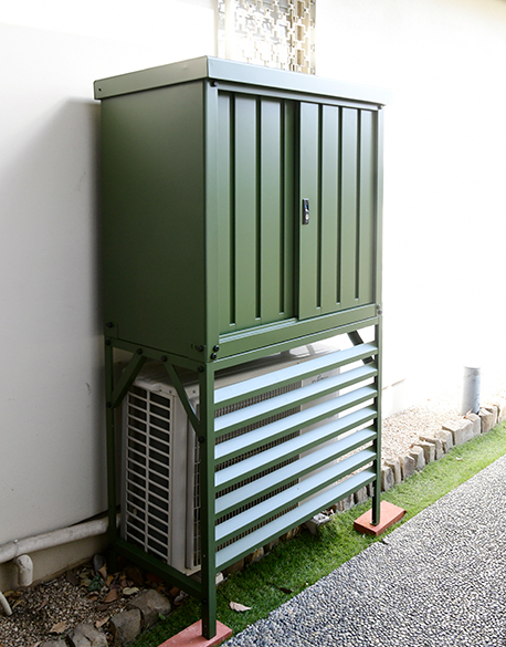 収納庫付きエアコン室外機カバー/株式会社山善