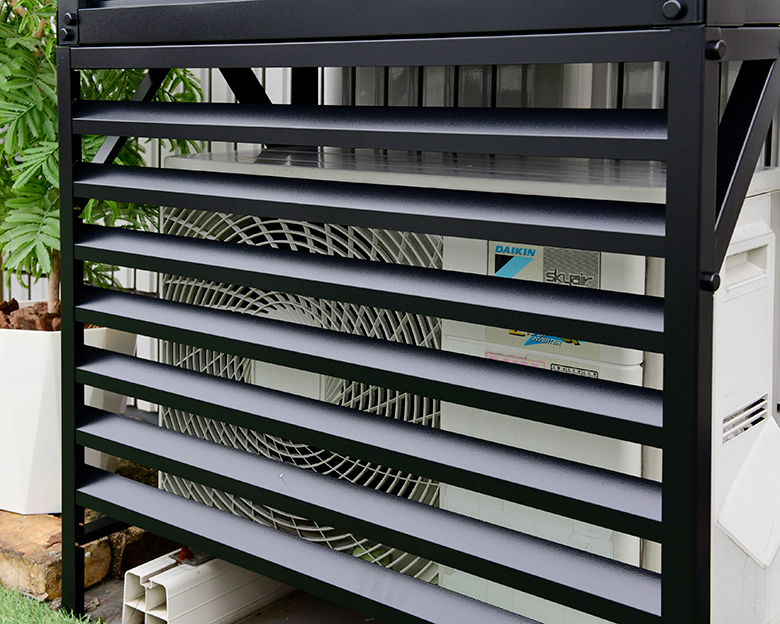 収納庫付きエアコン室外機カバー/株式会社山善