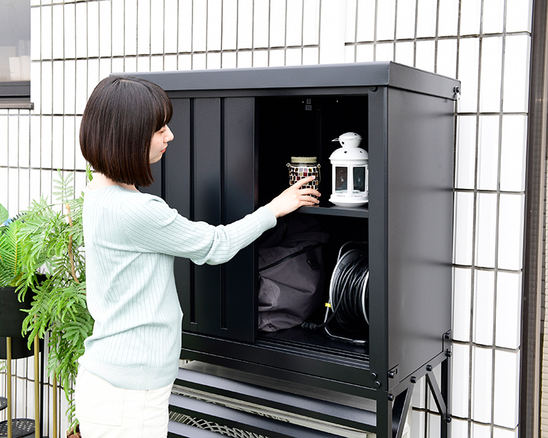 収納庫付きエアコン室外機カバー/株式会社山善