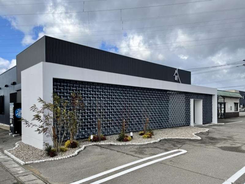 装飾瓦「Woven Ceramic Echizen」/ カラー:銀鼠 / 株式会社吉光工業