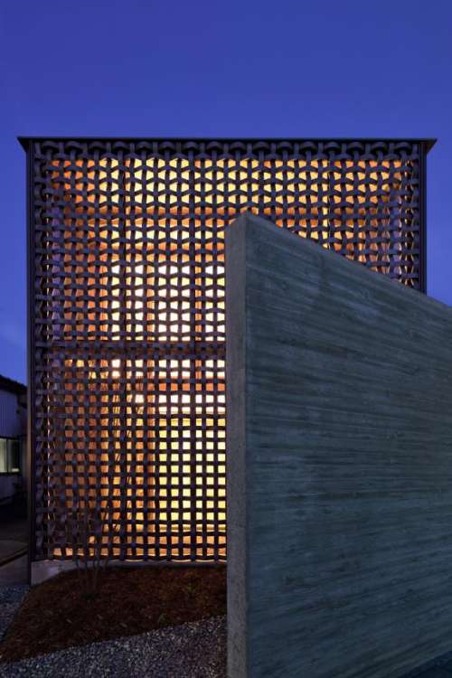 装飾瓦「Woven Ceramic Echizen」/ カラー:銀鼠 / 株式会社吉光工業