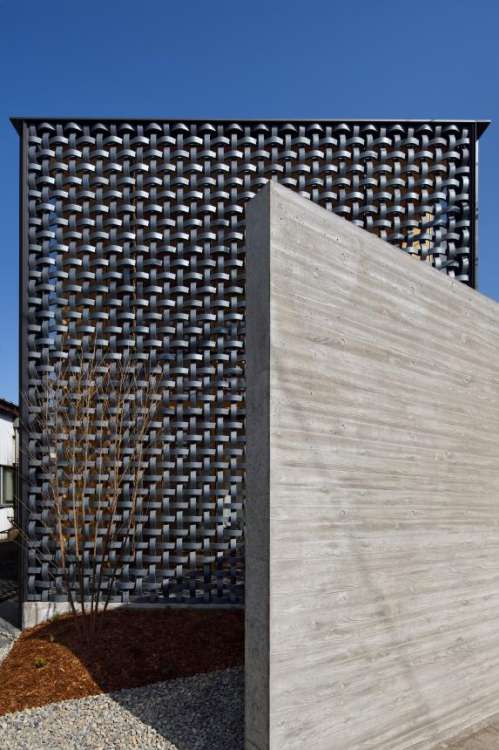 装飾瓦「Woven Ceramic Echizen」/ カラー:銀鼠 / 株式会社吉光工業