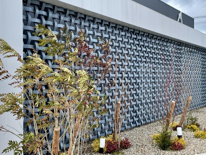 Woven Ceramic Echizen[繊維を表現した瓦]