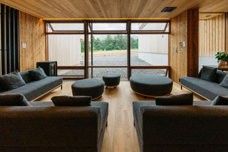 横軸すべり出し窓【オーニング】