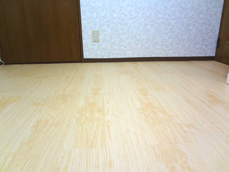 「デコリカクリック」 接着剤不要 ワンタッチ施工